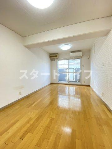 大阪市東淀川区東中島４丁目の賃貸マンションの居間・リビング