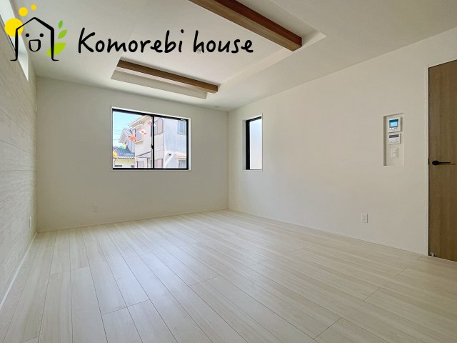 さいたま市北区奈良町　10期　新築一戸建て　グラファーレ　02の居間・リビング|おしゃれなリビングです