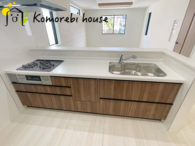 さいたま市北区奈良町　10期　新築一戸建て　グラファーレ　02のキッチン|きれいなキッチンです