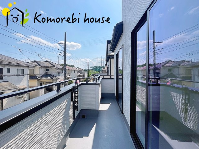 さいたま市北区奈良町　10期　新築一戸建て　グラファーレ　02のバルコニー|バルコニー付きです