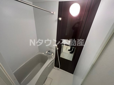 【浴室】 | オークラレジデンス栄生 | 落ち着いた空間のお風呂です