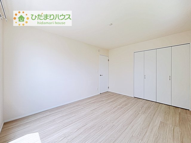 【寝室】 | 土浦市下高津3丁目347番　新築戸建　A号棟 | 広めの主寝室は、ベッドの他にもパソコンデスクやドレッサーなども置けちゃいます(*^-^*)
