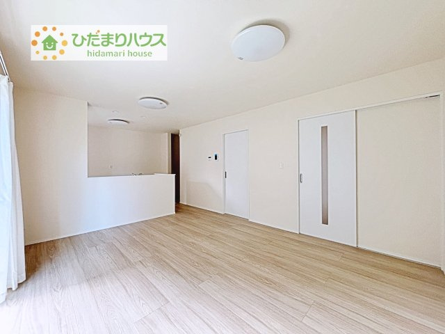 【居間・リビング】 | 土浦市下高津3丁目347番　新築戸建　A号棟 | 早くお仕事終わらせて、家に帰りたくなるようなリビングです(^^♪