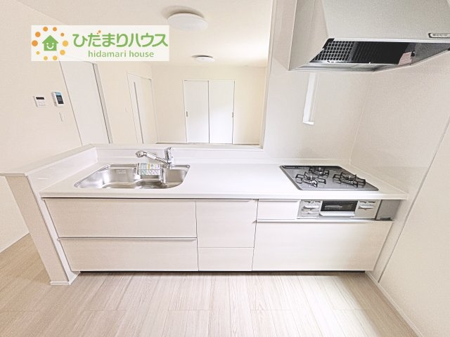 【キッチン】 | 土浦市下高津3丁目347番　新築戸建　A号棟 | 料理をしながらでも、ご家族との会話を楽しめる対面式キッチン♪
