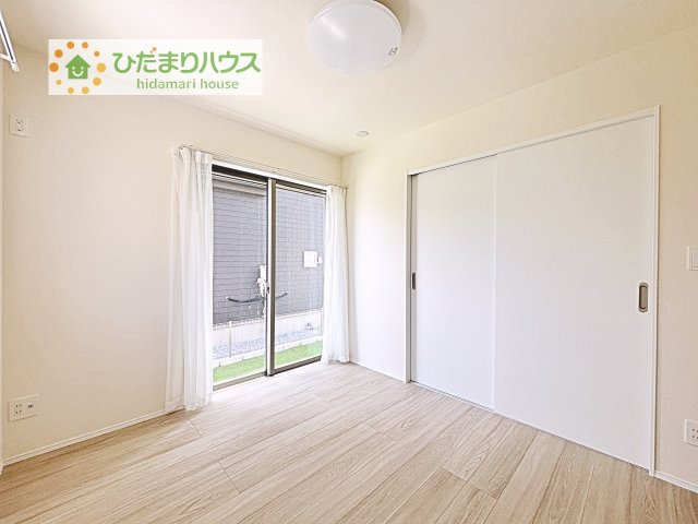 【洋室】 | 土浦市下高津3丁目347番　新築戸建　A号棟 | お掃除しやすく、清潔感を保てるのでダニも発生しにくいフローリング♪