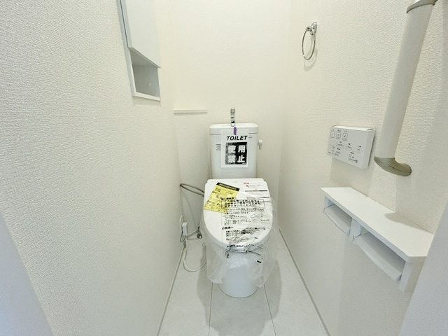 川口市在家町 全8棟 6号棟のトイレ