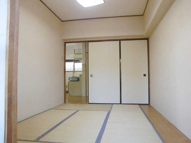 柴又ＳＴマンションの和室|板の間のある和室です。