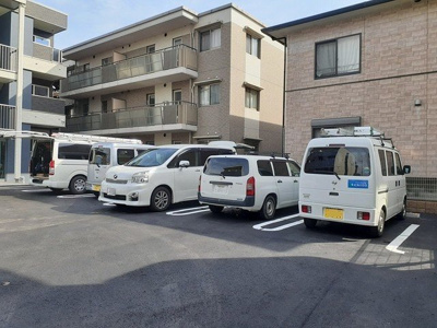【駐車場】 | カーサ・ディーⅠ | 駐車場に車を止められます