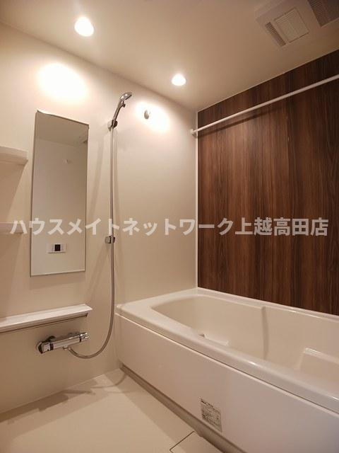 ヴィラ　シャングリラ高田　Aの浴室|浴室1坪