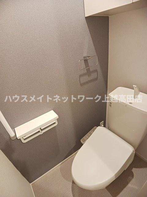 ヴィラ　シャングリラ高田　Aのトイレ|温水洗浄暖房便座