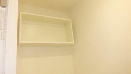 リブリ・Ｍ＆Ｍのトイレ|トイレ上部に棚あります