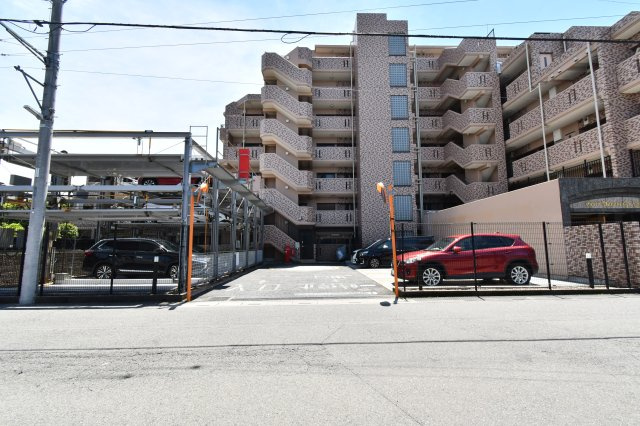 グリーンミユキ吉野町の駐車場|※空き状況は当社まで都度ご確認くださいませ■難しいイメージの住宅ローンは経験スタッフが丁寧にお手伝いしますのでご安心下さい。当日の内覧も可のですので、お電話ください。