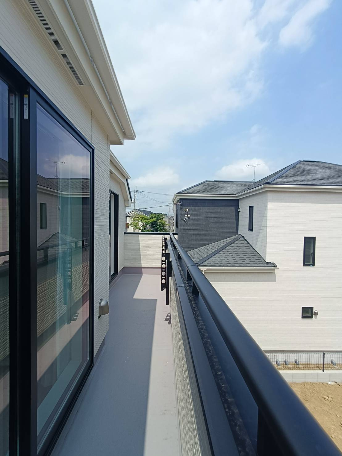 吉川市　泉1丁目　新築戸建　全1棟のバルコニー|施工例です