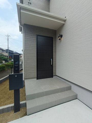 吉川市　泉1丁目　新築戸建　全1棟の玄関|施工例です