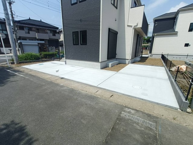 吉川市　泉1丁目　新築戸建　全1棟の駐車場|施工例です