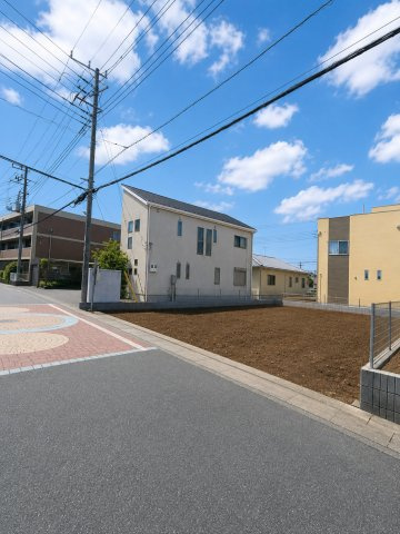 吉川市　泉1丁目　新築戸建　全1棟の前面道路含む現地写真|前面道路含む現地写真です