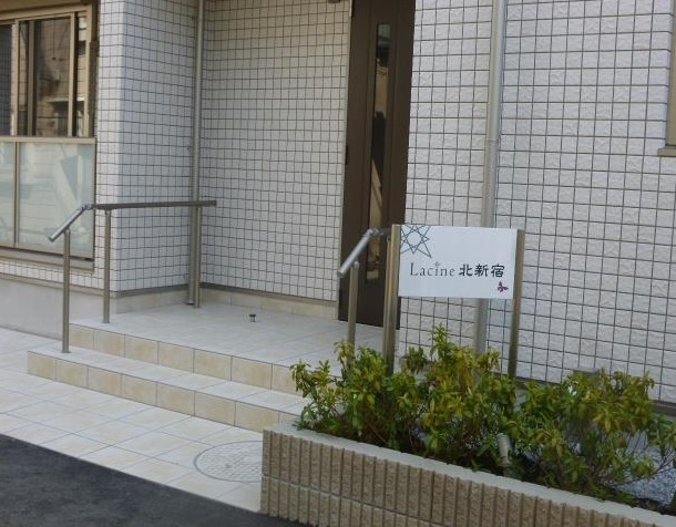 ラシーネ北新宿のエントランス