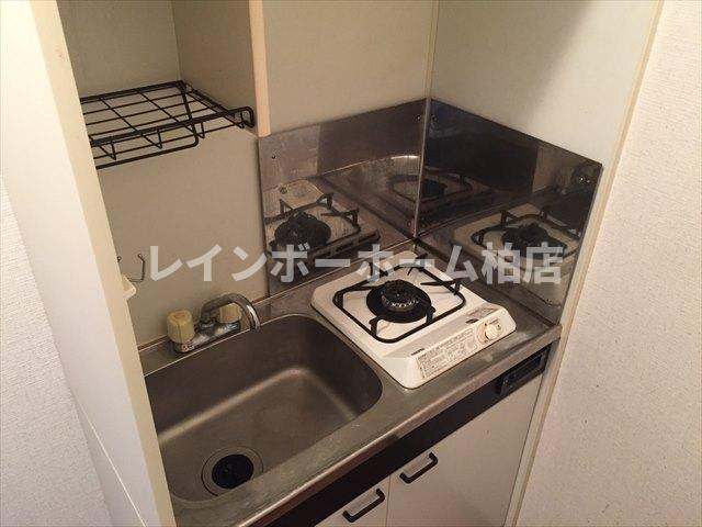 【仲介手数料：50％OFF】対象物件！のキッチン|コンパクトなキッチンで掃除もラクラク