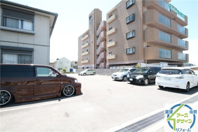 シャーメゾン魚住Ⅱの駐車場