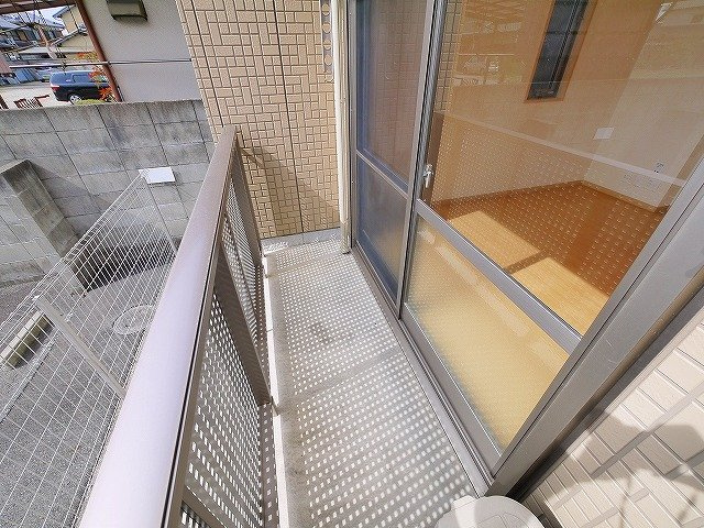 コンフォート木津のバルコニー|南向きのバルコニーはお洗濯にも活躍します