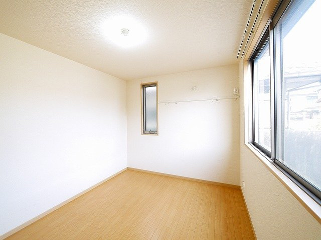 コンフォート木津の洋室|シンプルなつくりで家具の配置もしやすいです