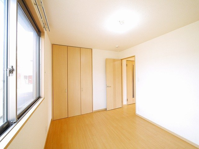コンフォート木津の洋室|シンプルにまとまったお部屋です