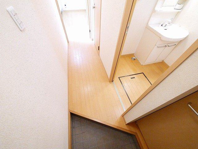コンフォート木津の玄関|出入りのしやすい玄関です