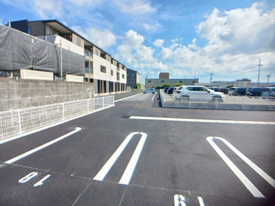 【駐車場】 | ベルフラワ－博多 | 駐車場に車を止められます