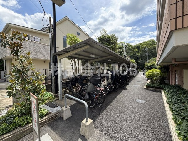 【その他共用部分】 | グリーンウッド大蔵 | 自転車置き場