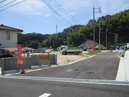 廿日市市地御前北３丁目　新築一戸建ての前面道路含む現地写真