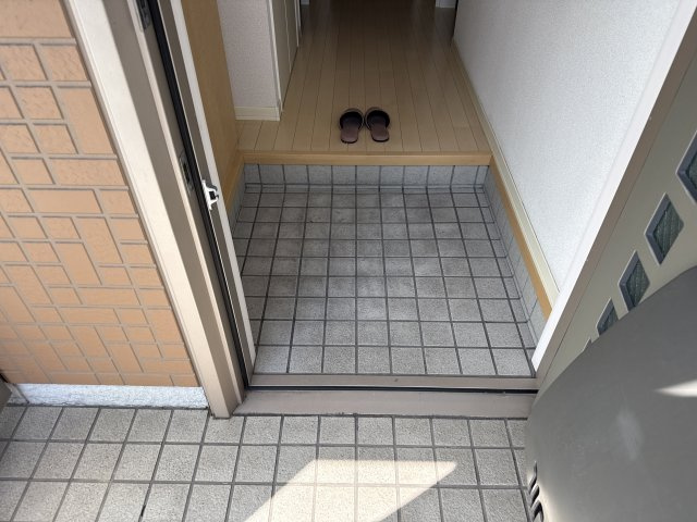 シャーメゾン阿保の玄関