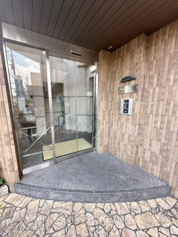 シャンゼリゼ高根のエントランス