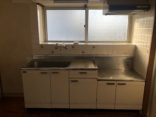 糸満市西崎６丁目のアパートのキッチン