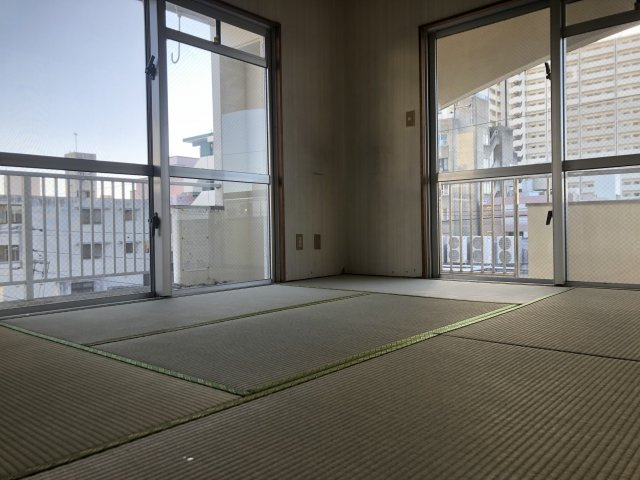 糸満市西崎６丁目のアパートの和室