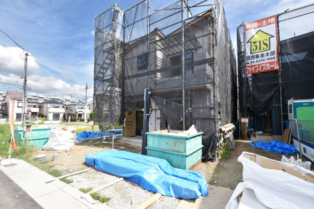 宝塚市山本野里1丁目新築一戸建て│4LDK+並列駐車2台可の外観|2026年10月末頃完成予定となっております。同社施工のご案内が可能ですので、お気軽にお問い合わせください。