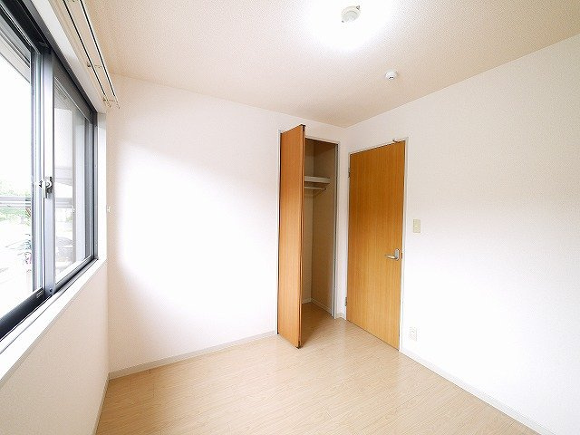 ベルコート精華台Aの洋室|きれいな洋室です