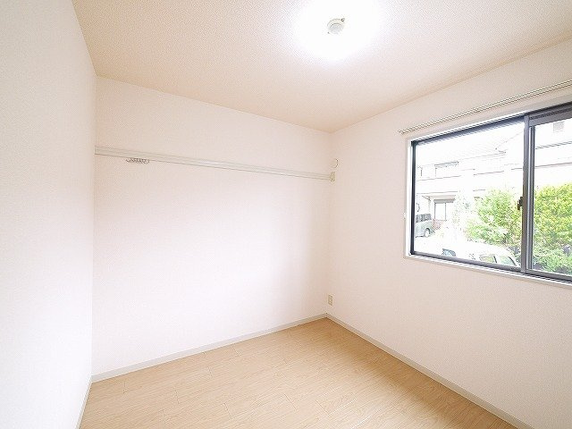 ベルコート精華台Aの洋室|きれいな洋室です