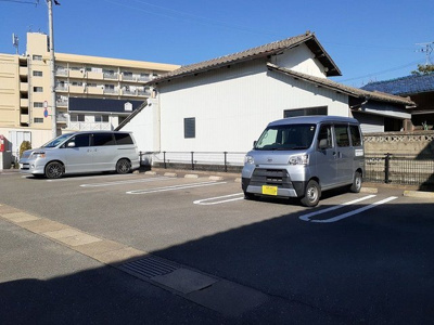 【駐車場】 | アミークス　Ⅰ | 駐車場に車を止められます