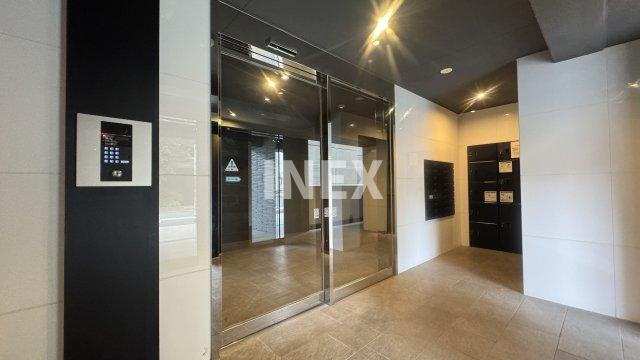 横浜市西区伊勢町２丁目の賃貸マンションのエントランス