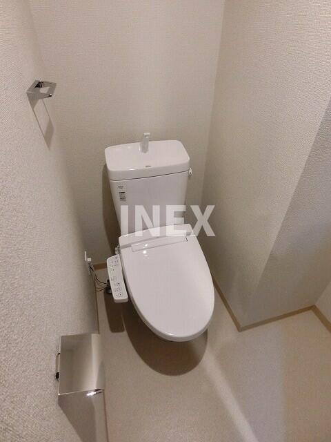横浜市西区伊勢町２丁目の賃貸マンションのトイレ