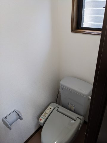 府中市紅葉丘２丁目の一戸建てのトイレ