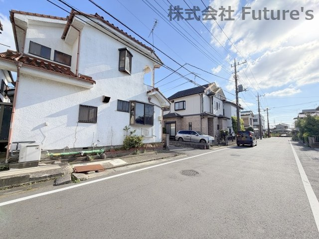 三郷市新和2丁目　建築条件無し売地の前面道路含む現地写真|前面道路含む現地写真です。