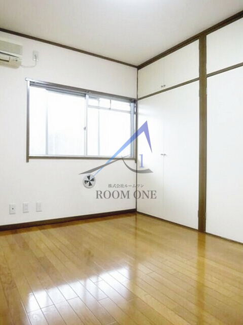武蔵関マンション５号棟の居間・リビング|洋室のお部屋です。