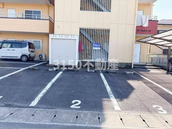 第7磯部コーポの駐車場