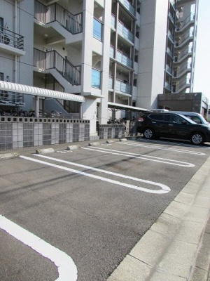 【駐車場】 | グローヴ・ガーデンＥ | 駐車場完備です