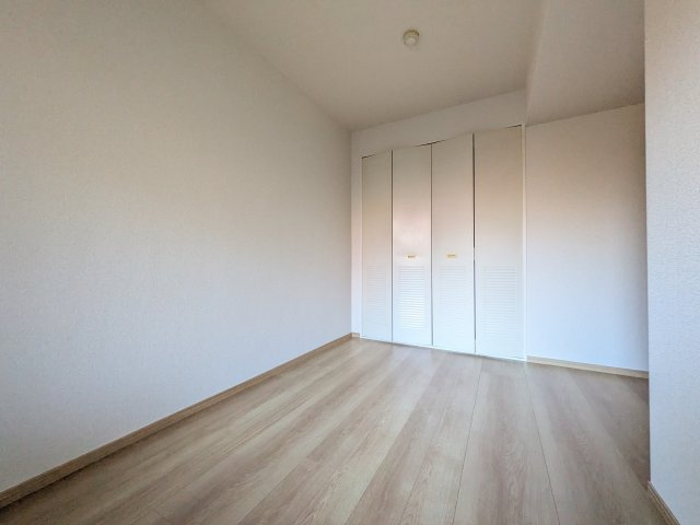 サンシャインヒルズの洋室|前回募集時の写真です。現況優先
