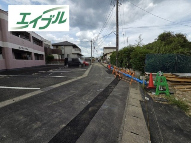 小牧市大字池之内　新築戸建　１号棟の前面道路含む現地写真
