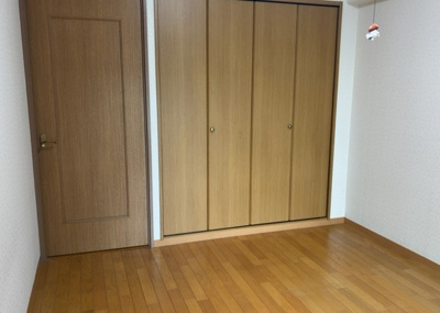 【子供部屋】 | 相模原スカイハイツ | 子供が何人でも年齢によっては、受験時にしっかり壁のある個室があった方が良い場合もあります。難しい問題ですが、兄弟の人数や、性別や年齢差によって状況が異なりますので、数年後のこともしっかり考えましょう。