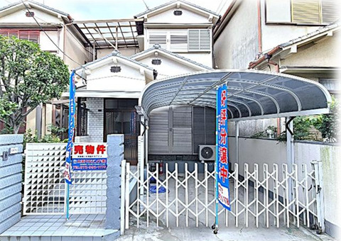藤井寺市林3丁目の外観|カーポートつきの駐車スペース♪大切なお車を雨や日差しから守れます。