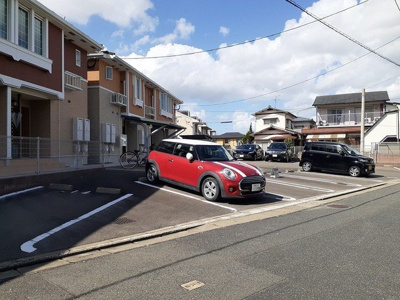 【駐車場】 | メゾン・ド・リーヴ　Ａ | 駐車場に車を止められます